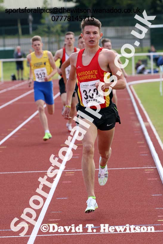 Under-17 mens 800 metres. Photo: David T. Hewitson/Sports for All Pics